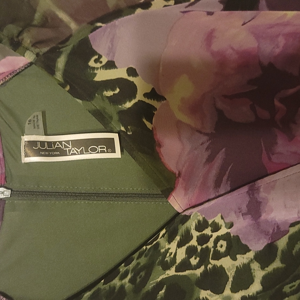 Women's floral dress by Julian Taylor Size 16 - Picture 3 of 6